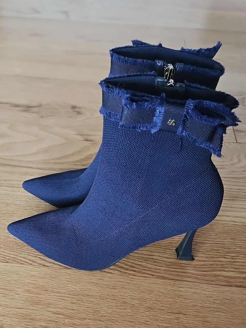 NWOT! Cosy Island BelleKnit Bow Pointed Toe Heeled Ankle Boot Navy Blue Size 8 - Picture 4 of 8